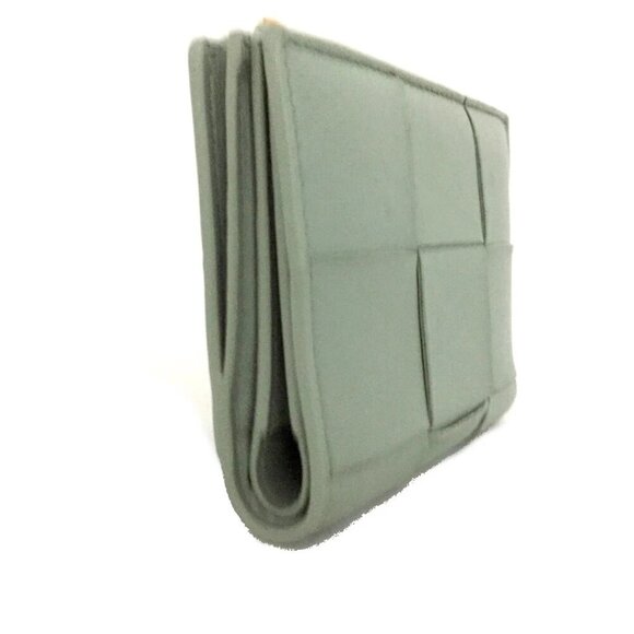 Bottega Veneta Maxi Intrecciato Cassette Lambskin Bifold Wallet Green/4BA1124 - Picture 2 of 8